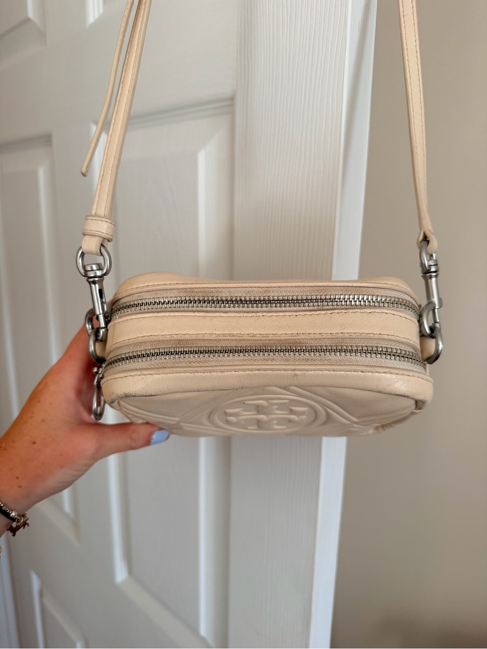 Tory Burch Cream Leather Quilted Logo Crossbody Bag - Picture 6 of 9